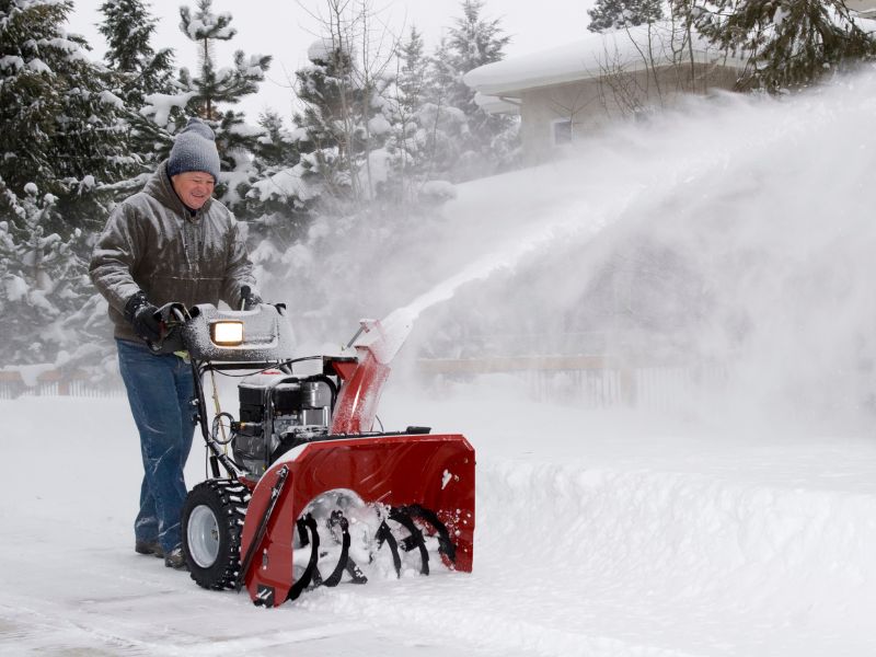 Jak odpowiednio zadbać o pracowników podczas zimowych dni?
