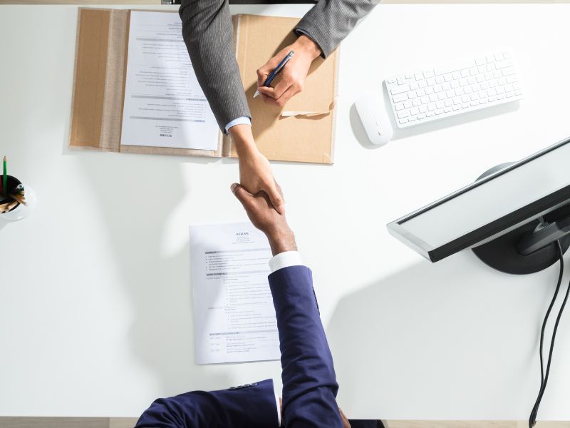 Strategie rekrutacji pracowników magazynowych w sezonach szczytowych