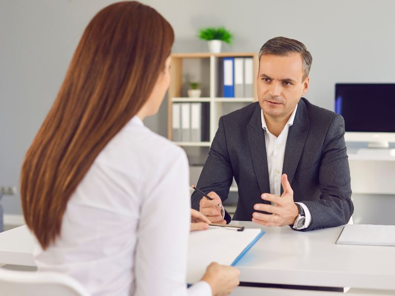 Czy pracodawca może wymagać odpowiedniego obuwia?